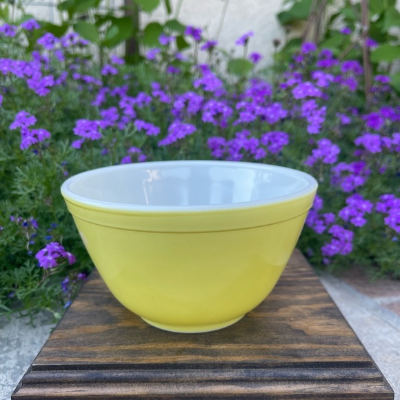 Pyrex Other - Vintage Pyrex Yellow Nesting 1.5 pint Mixing Bowl #401
